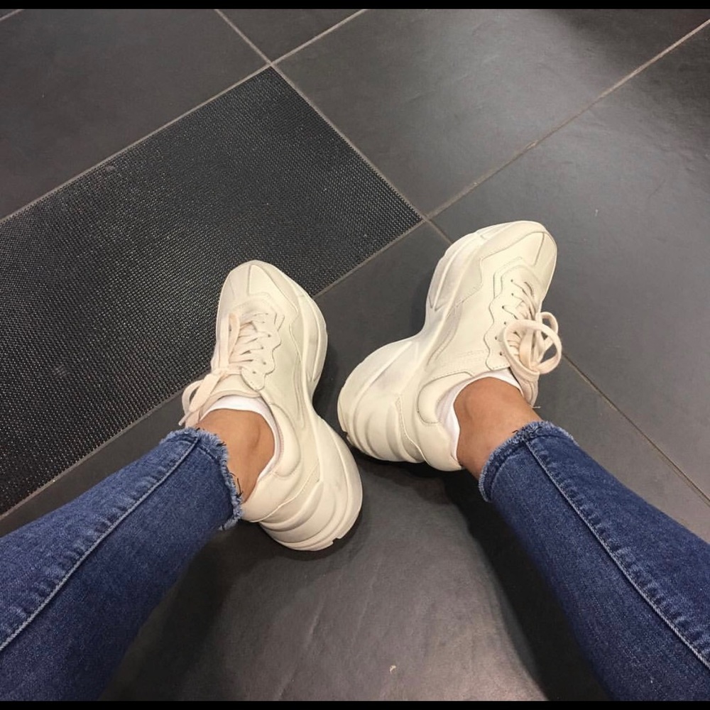 Woman platform sneakers